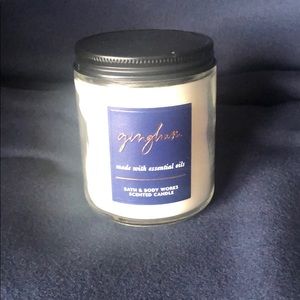 Bath and body works candle - Gingham scent